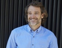 El doctor Javier Albares promociona su libro 