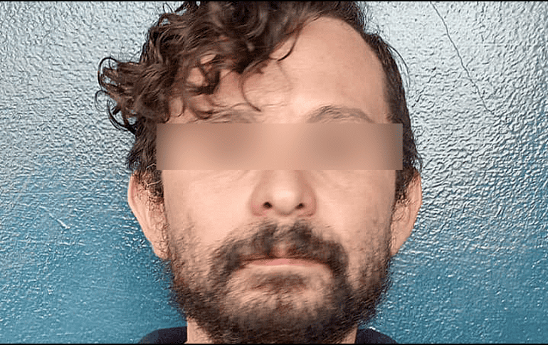 A través de un video que se compartió en redes sociales, se denunció que  Miguel N. portaba una cámara escondida en sus tenis. CORTESÍA/ Secretaría de Seguridad Pública (SSP) de Puebla.