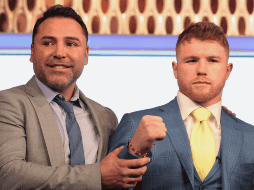 Óscar de la Hoya y Saul Álvarez en 2017, cuando aún no explotaban las desavenencias. EFE/S. Gutierrez