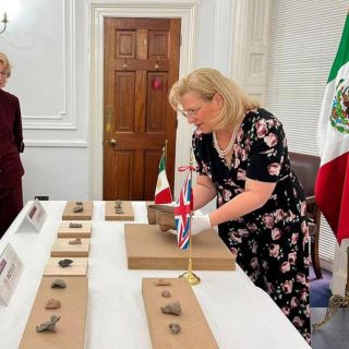 Reino Unido devuelve a México 19 piezas prehispánicas