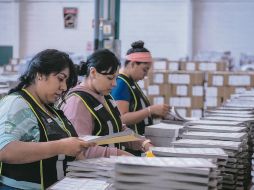 En su cuenta de X, Talleres Gráficos de México publicó algunas imágenes donde se puede apreciar el trabajo previo a la entrega del material. ESPECIAL