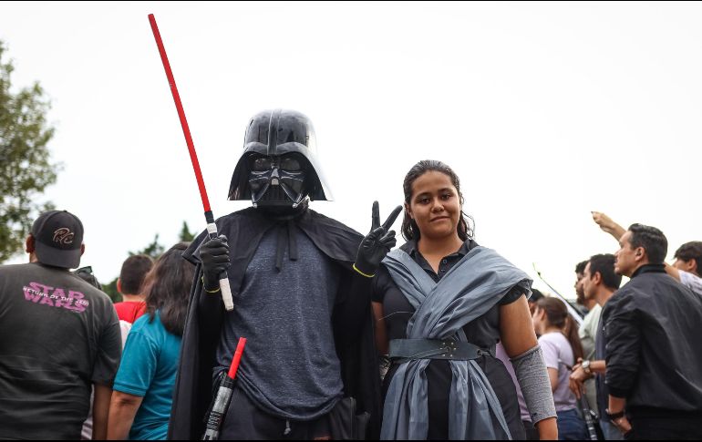 Los encuentros, convenciones y fiestas organizadas por fanáticos son comunes en todo el país, donde los aficionados se disfrazan como sus personajes favoritos y participan en actividades relacionadas con Star Wars. EL INFORMADOR / ARCHIVO