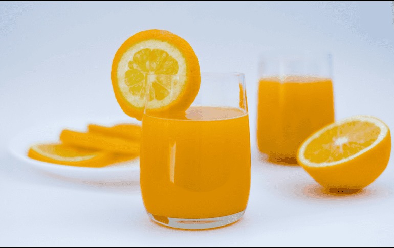 El momento ideal para consumir jugo de naranja es durante la primera parte del día, preferiblemente en el desayuno o a media mañana. Canva