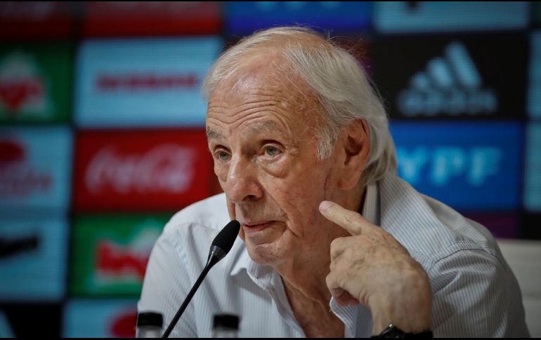 Independiente, Rosario Central, Puebla, Tecos, Sampdoria, Huracán, Newells y la Selección de México,también fueron los equipos en donde dirigió el “Flaco”. EFE/Archivo/J. RONCORONI