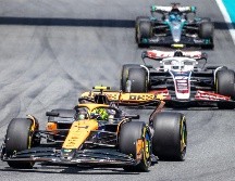 Lando Norris no se dejó amedrentar por los embates de Verstappen y pronto se separó por más de seis segundos. EFE/ C. HERRERA-ULASHKEVICH