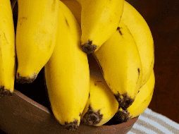 Comer un plátano al día, ayuda de diversas formas al organismo. UNSPLASH / R. MELO