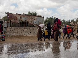 Israel ordenó a los palestinos que desalojaran los vecindarios del este de Rafah, advirtiendo que un ataque era inminente. EFE