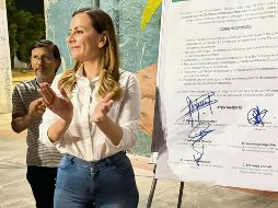 Diana González fue la única candidata a la presidencia de Guadalajara que asistió al foro con los vecinos de Huentitán. ESPECIAL