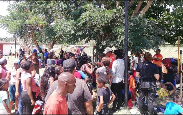 Ellos desean que las autoridades del INM les facilite un permiso o visa humanitaria para abordar los autobuses. ESPECIAL / SUN