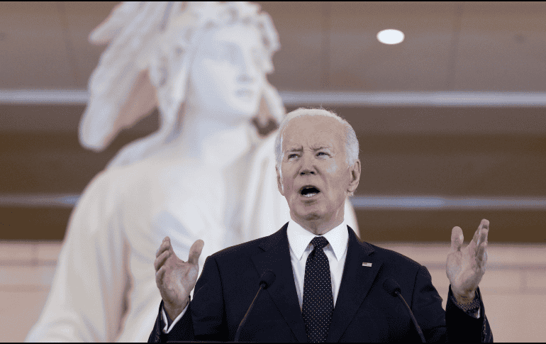 La legislación entró en vigor luego de ser firmada por Biden. EFE/EPA/M. REYNOLDS