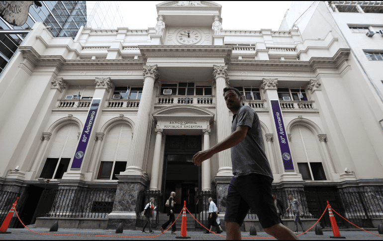 Los especialistas destacan que la inflación argentina se moderará lo que resta del 2024. EFE/ARCHIVO