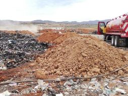 Las labores de extinción se dieron  gracias al duro trabajo entre 22 bomberos. ESPECIAL.
