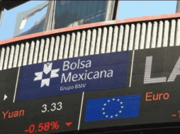 En la jornada, el peso se depreció un 0.11% frente al dólar, al cotizar a 16.9 unidades por billete verde, luego de los 16.88 en la jornada previa, según datos del Banco de México. EFE / ARCHIVO