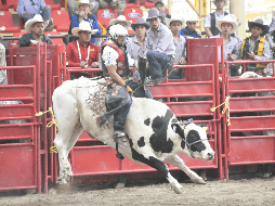 La disciplina de rodeo comprende la participación de 360 deportistas de los cuales 36 están compitiendo por la delegación de Jalisco. CORTESÍA/ CODE Jalisco.