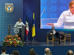 Ante la comunidad estudiantil, autoridades universitarias y representantes del sector privado,  la candidata señaló que, será estratégico fortalecer los cuerpos de seguridad, los cuales deben estar debidamente capacitados. ESPECIAL.