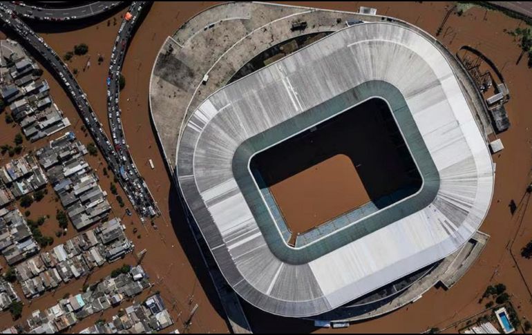 Las precipitaciones y las consiguientes inundaciones han dejado sin agua y luz a buena parte de la población. EFE / I. FONTANA
