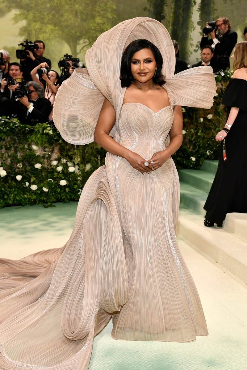 Mindy Kaling en la Met Gala 2024. AP/ Evan Agostini