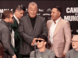 El actual campeón indiscutido de los supermedianos fue interrogado sobre la supuesta demanda que Óscar de la Hoya planeaba presentar en su contra por difamación. ESPECIAL