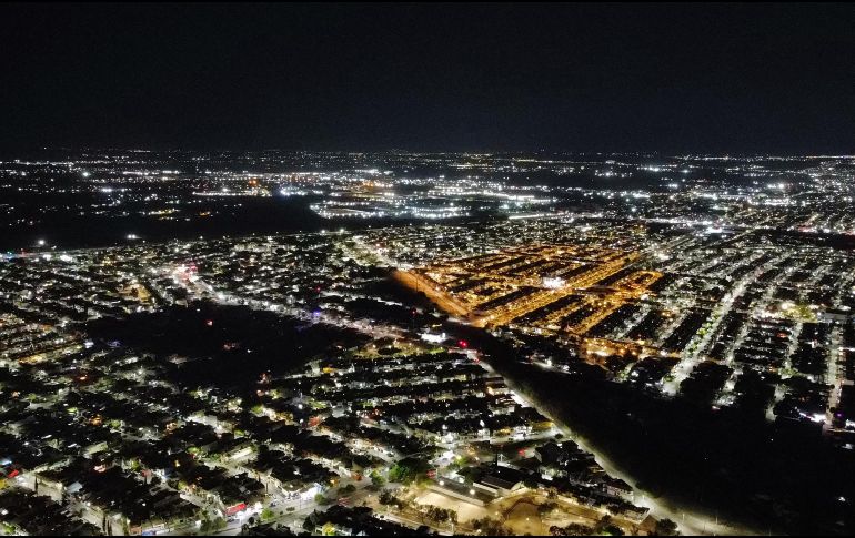 Aunado a todo lo anterior, algo que no ayudó para nada a atenuar los efectos de la demanda de este martes es el tema de las hidroeléctricas. EFE/Luis Ramírez