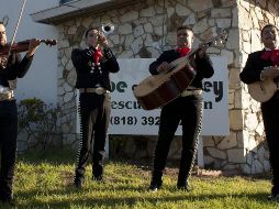 El número de músicos y el tiempo de su música influye en el precio de las serenatas con mariachi. EFE/Archivo