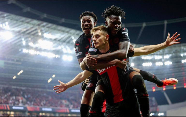 Josip Stanisi mantuvo el invicto del Bayer y dejó el marcador global 4-2 a favor de su equipo. EFE/C. Neundorf