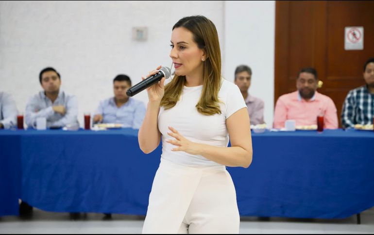 La panista compartió sus propuestas con el Colegio de Ingenieros Civiles del Estado de Jalisco. ESPECIAL
