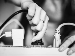 Un apagón eléctrico puede ocasionar daños en tus dispositivos sino realizas las medidas recomendadas ESPECIAL / FREEPIK