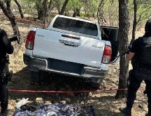 En el interior de la camioneta robada se encontraban ponchallantas y cartuchos de armas de fuego. ESPECIAL