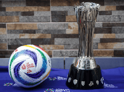 Dicho premio que tiene un peso cerca de los siete kilos 800 gramos será entregado en el Estadio Jalisco cuando se dispute el partido de Vuelta. EL INFORMADOR / H. Figueroa