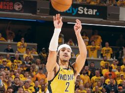 Andrew Nembhard encestó el triple clave para la victoria de los Pacers. AFP/N. Butler