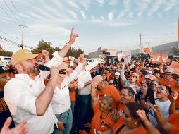 El emecista se comprometió a ordenar los servicios públicos. ESPECIAL