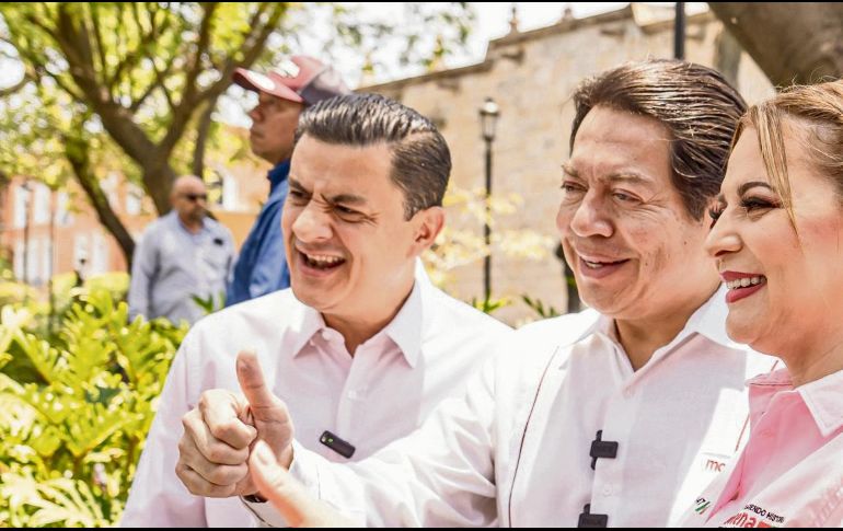 Chema Martínez, Mario Delgado y Claudia Delgadillo. ESPECIAL