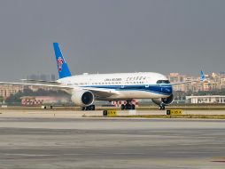 El avión Airbus A350 presta servicio en la ruta aerea directa conectando a Shenzhen, en el sur de China, con la Ciudad de Mexico en el Aeropuerto Internacional de Bao'an de Shenzhen, en Shenzhen, en la provincia de Guangdong, en el sur de China. XINHUA