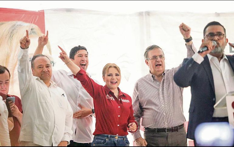 Acompañada por varios actores políticos de la 4T, Claudia Delgadillo sostuvo un encuentro con maestros. ESPECIAL