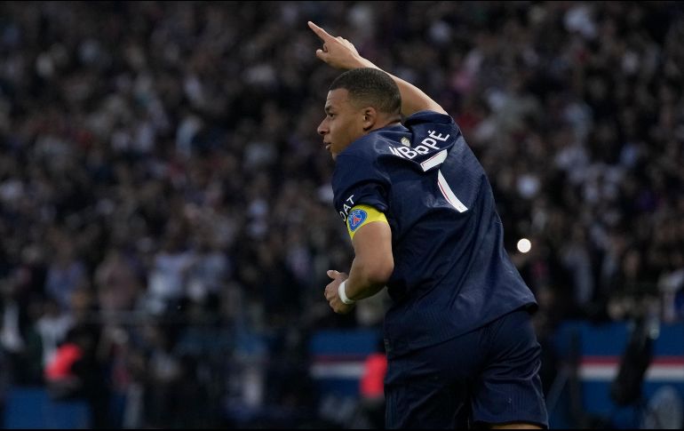 Mbappé de despidió marcando un gol en la derrota de este domingo 3-1 ante Tolosa en la liga francesa. AP/ C. Ena.