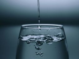 Es fundamental mantenerse hidratado durante las épocas de calor. ESPECIAL/ Foto de KOBU Agency en Unsplash