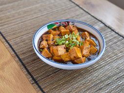 El tofu es un alimento rico en antioxidantes, que colaboran en la reducción del estrés oxidativo que afecta a nuestro cuerpo. Pixabay