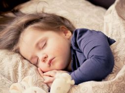 En medio de las preocupaciones sobre la salud y el bienestar de los niños, el sueño emerge como un factor crucial para su desarrollo físico y mental. Pixabay / ddimitrova