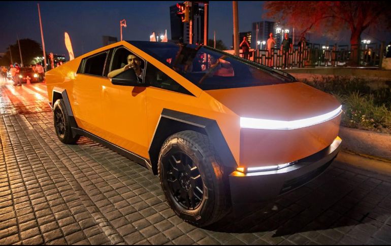 Samuel García  mencionó que la Cybertruck es eléctrica, por lo tanto no paga impuestos, así que la persona que resulte ganadora no le costará un solo peso. ESPECIAL/ INSTAGRAM/ @samuelgarcias.