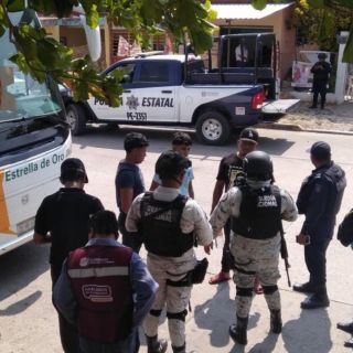 Balean autobús que transportaba a normalistas de Ayotzinapa