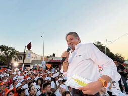 El abanderado naranja habló ante tres mil personas en la colonia Constitución. ESPECIAL