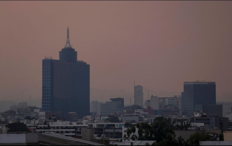 Panorámica de la Ciudad de México donde se aprecia la contaminación padecida el lunes. SUN/I. Esquivel