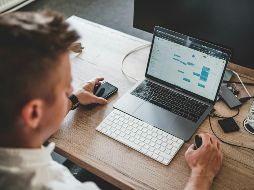 Aquí algunas recomendaciones para evitar pasar mucho tiempo sentado. UNSPLASH / Z. Lazarevic