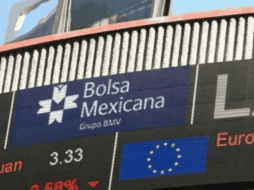 En la jornada, el peso se depreció un 0.17% frente al dólar, al cotizar a 16.84 unidades por billete verde, luego de los 16.81 en la jornada previa, según datos del Banco de México. EFE / ARCHIVO