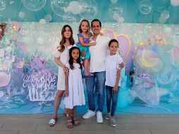 Jo Martínez, Isabella, Paulina, Ernesto y Ernesto Guzmán. GENTE BIEN JALISCO/ Claudio Jimeno
