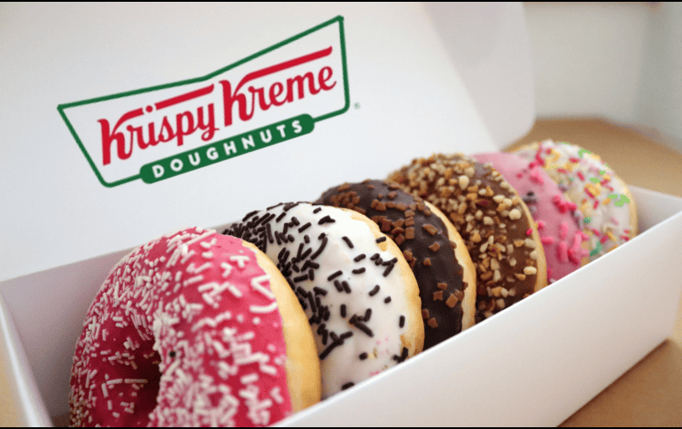 La tienda se caracteriza por sus continuas campañas, entre ellas el Hot Deals 2024. ESPECIAL/Canva/Krispy Kreme