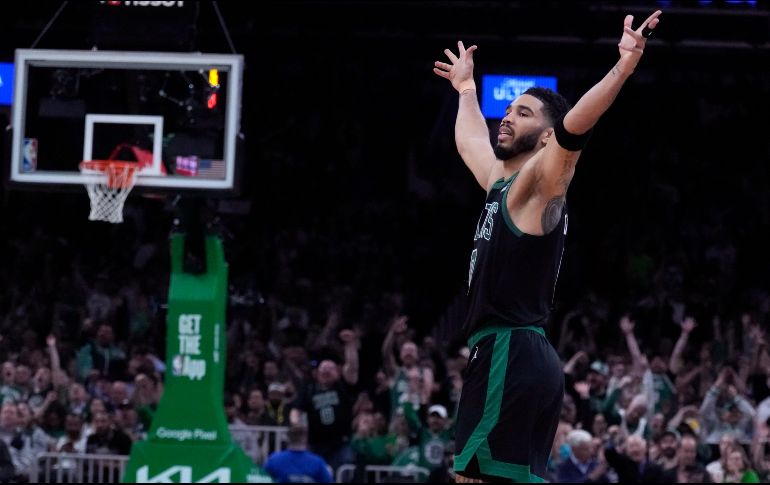 Jayson Tatum volvió a ser el mejor anotador de los Celtics. AP/C. Krupa