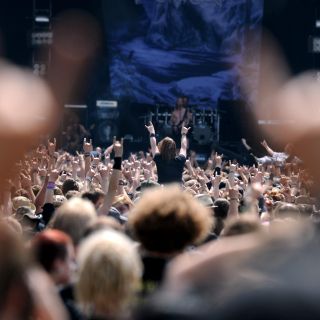 Fans de la música celebran el Día Mundial del Heavy Metal