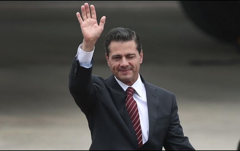 Los ex mandatarios de México han mostrado su afición al futbol. AP/ARCHIVO