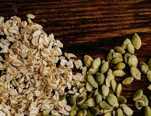 Estas avenantramidas no solo combaten el daño celular causado por los radicales libres, sino que también pueden ayudar a regular la presión arterial. Pexels